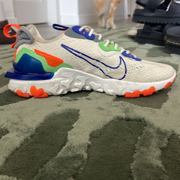 Nike React Vision // Women’s Size 9 - Picture 5 of 9